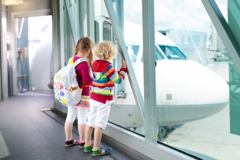 Çocukla Uçak Yolculuğu Yaparken Dikkat Edilmesi Gerekenler