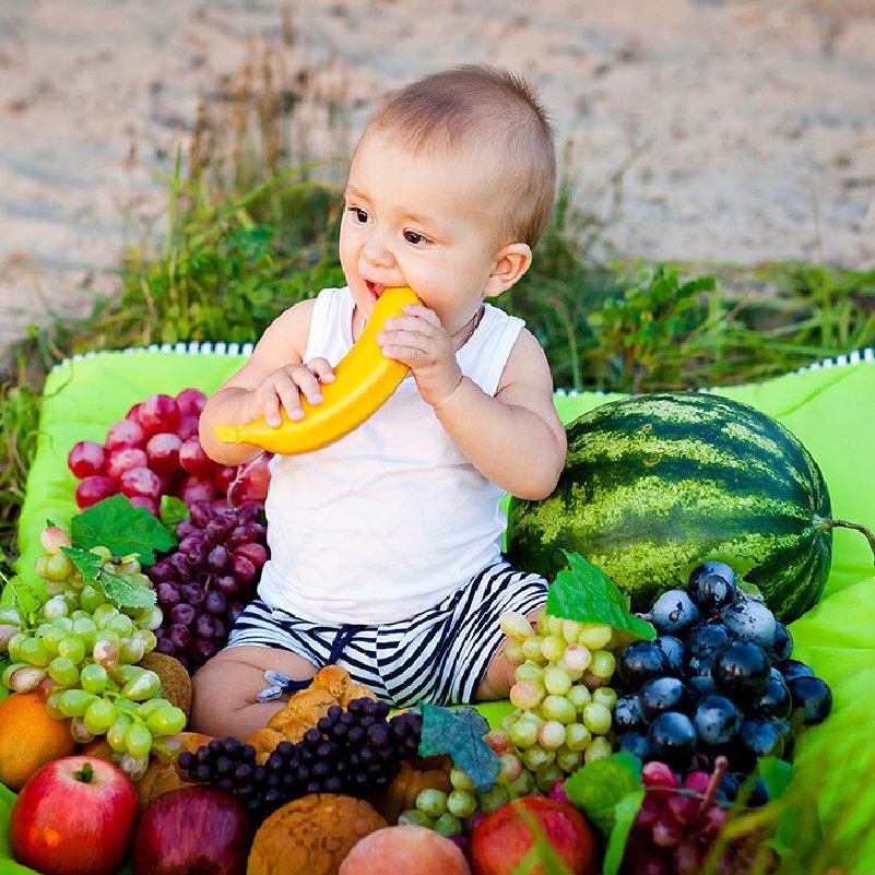 Bebeklere Mevsiminde Meyve Sunmak